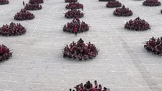 Hundreds of people with a single incredible performance!