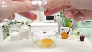 Cutest miniature HELLO KITTY cake decorating ????