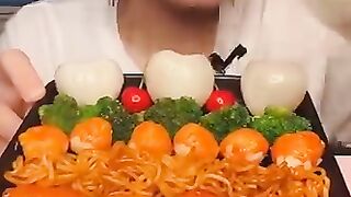 Eating Show - Chinese Food - Enoki Mushroom, Noodles