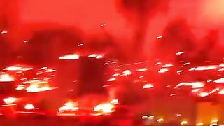 _‏غزہ پر آگ برس رہی ہے، شہر جل رہا ہے