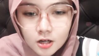 Viral Video||Cewe hijab kacamata main lidah enak banget