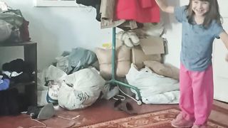 Делает колесо