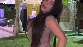 Dancing girl, Shakira's song