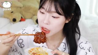 ASMR MUKBANG| Fire Spicy Black bean Special (Mushroom, Dumplings, Seasoned Chicken, Bar Rice cake).