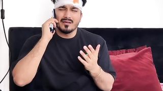 Yaar Larki Bhee Ajeeb Haiy Uska Sar