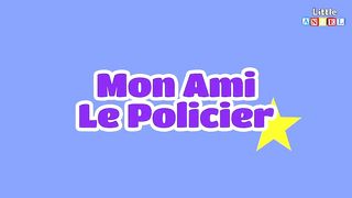 Bébé conduit une voiture de police