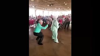 Танцуем,забывая о возрасте.  We dance, forgetting about age.