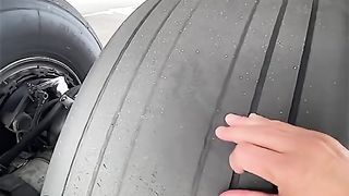 How to change the tyre of plane