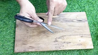 Put toothpaste on scissors!!???? Didn't expect it to be so effective, any home can use it