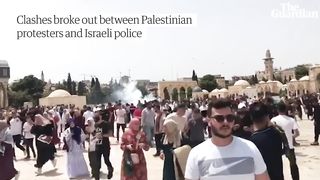 Palestinians and Israeli police clash at Jerusalem_s al-Aqsa mosque hours after Gaza