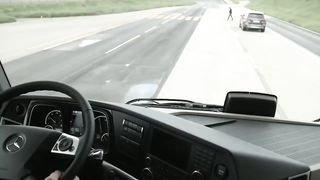 Mercedes-Benz Actros - Active Brake Assist 4 and Sideguard Assist (2016) 2:01