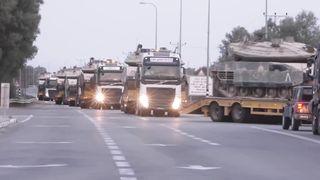 Israel moving tanks to ghaza