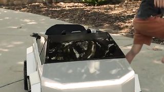 Elle est pas mal là voiture