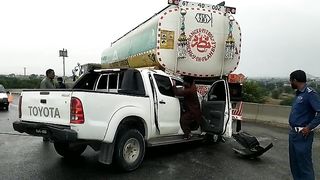 نگران وزیر داخلہ سرفراز بگٹی کی گاڑی کو حادثہ