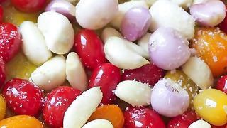 Tomato & garlic confit pasta