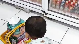elza story - bantu bawa belanjaan yang cukup berat