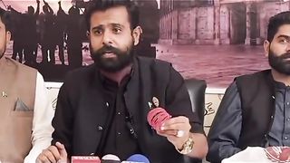 Gulabi churiya le kr aya hu
