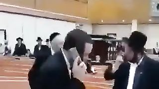 ایک ہی جھپٹے میں تباہ ہو جاے گے