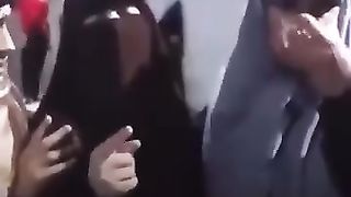 ایک فلسطینی عورت کا اپنے شوہر سے گلہ