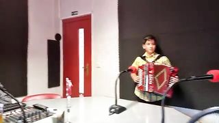 Tiago de Merufe playing on radio Valdevez.
