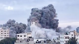 Israel War | IDF Airstrike Demolishes Building in Gaza | Snapmaps Footage | RCF