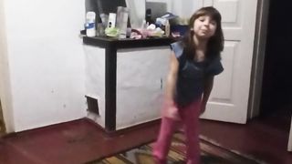 Делает колесо 2