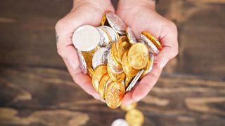 "Bitcoin and the Economy: Impact on Global Markets" 2