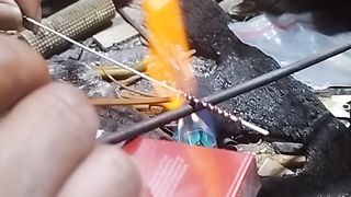Making  a tradisional glass beads