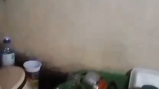 Limpando a pia em um passe de mágica