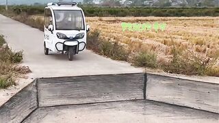 Amazing 3D Anime Painting On Road For Prank.mp4