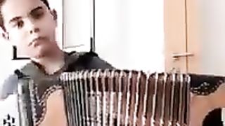 Bailinho da Madeira muito bem tocado pelo Rúben Rodrigues.