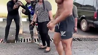 Our Gorilla man in action ???? https://www.youtube.com/@ellagold1856