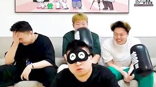 a game of guessing who taps on the head