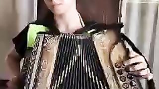 A Rosinha do meio muito bem tocada.