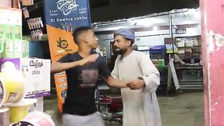 الحاج صديق رايح يشتري طلبات الكهربا لشقة ولده العريس | شوف عمل اي مع البياع ????