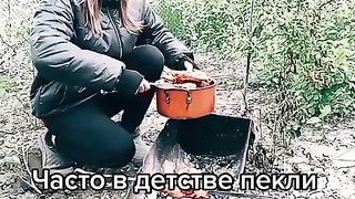 Taste from childhood: potatoes on coals