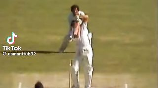 Javed Minadad Bowling &imitating
