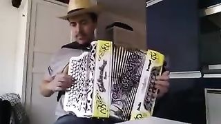 João Cerquido playing on this beautiful concertina.