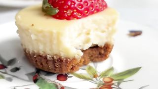 Mini cheesecakes.