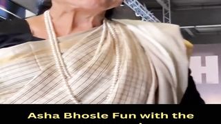 Asha Bhosle Fun with the paparazzi #ashabhosle #shorts #viral #youtubeshorts #trending #shortvideo #ytshorts