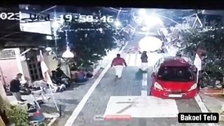 Pak Rt pukul warga