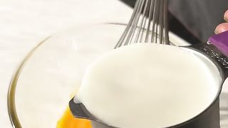 Custard sauce for the cream puffs
