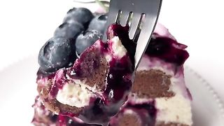 Blueberry cream cake