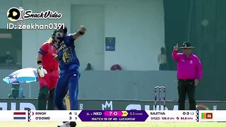 Sri Lankan bowlers bold well