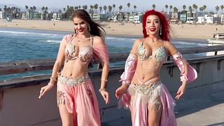 2 girl ❤️-- kiss kiss de Tarkan _ Sidi Mansour -Kathiedra costume_capricecostume _bellydanceperu like follow subscribe please kar do