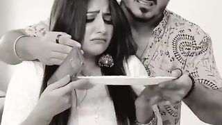 Larkeyaan Bhee Ajeeb Huty Hain