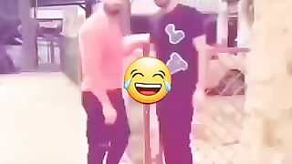 Yaar Sara Qasoor Larki Ka Nain