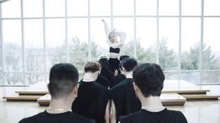 ROSÉ_-_'On_The_Ground'_Dance_Performance