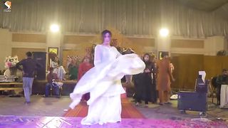 Samandar Main Kinara Tu , Gul Mishal Romantic Dance Performance