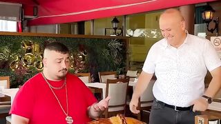 Yasin Cengiz Dev Döner Sürprizini Sevdi ------ _ağababadöner _yasincengiz _himmetpolat(720P_60FPS).